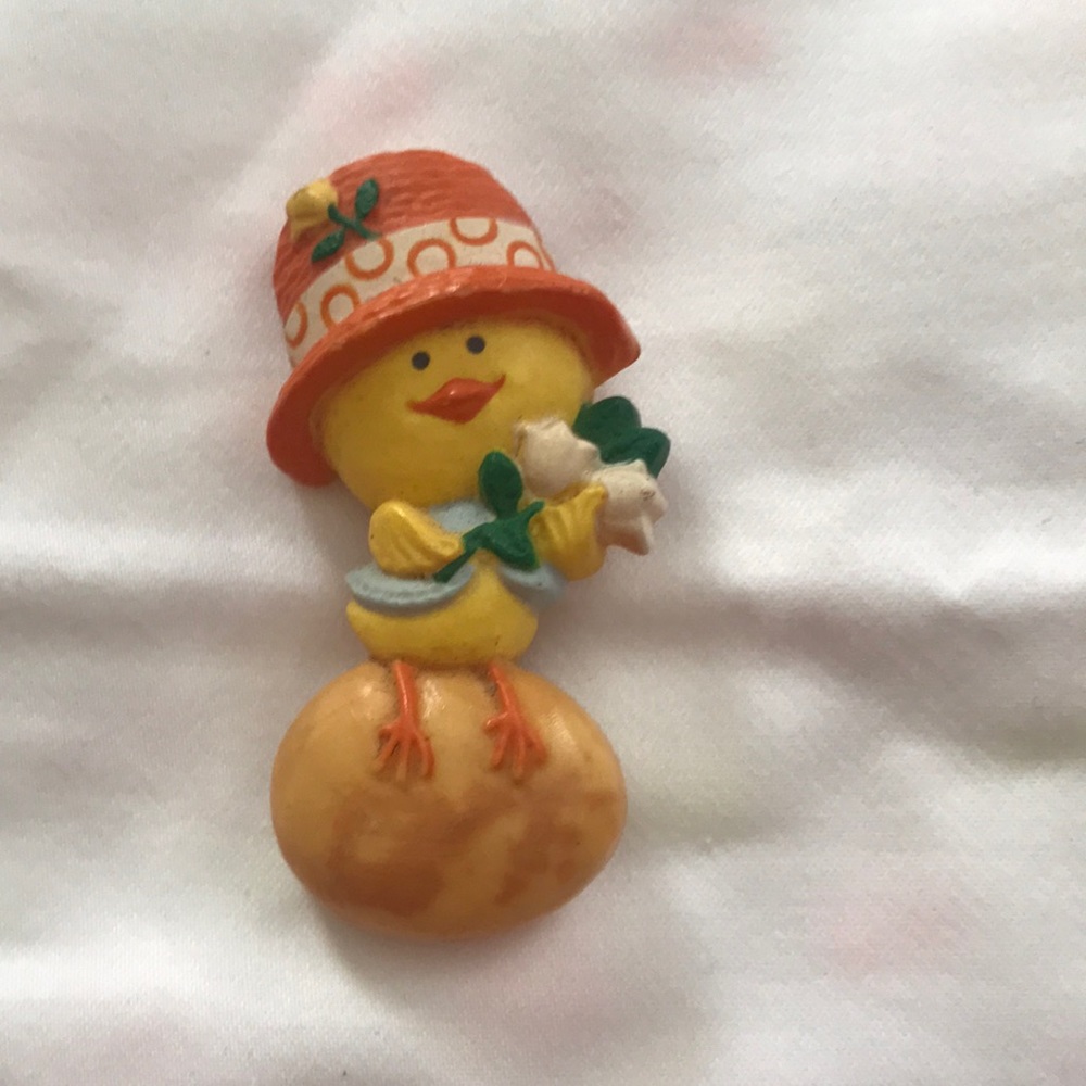 ⚡️FINAL PRICE⚡️ Vintage Baby Chic On Top of Egg Brooch